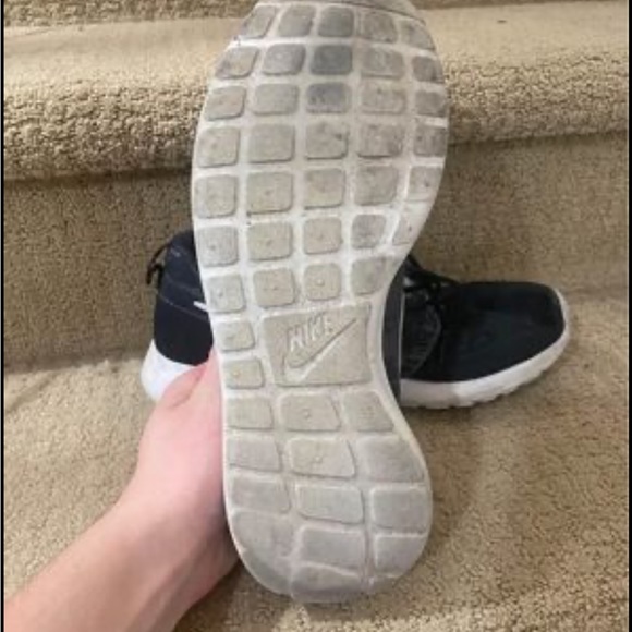 Nike Rosche - Picture 2 of 2